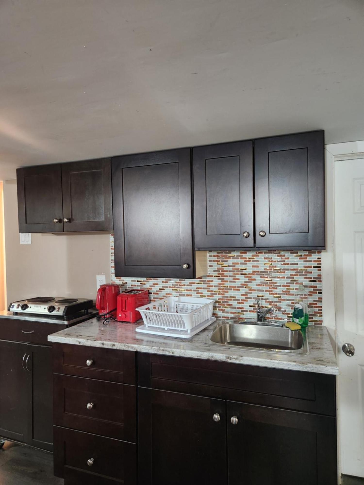 Serenity & Memorable Cozy Lower Level In Townhouse Private Entrance Apartment *
