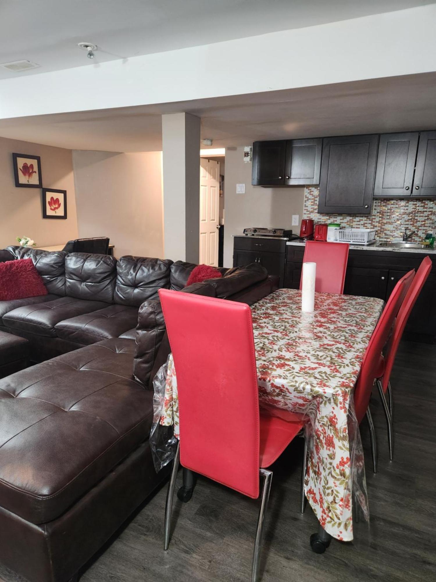 Serenity & Memorable Cozy Lower Level In Townhouse Private Entrance * Gatineau